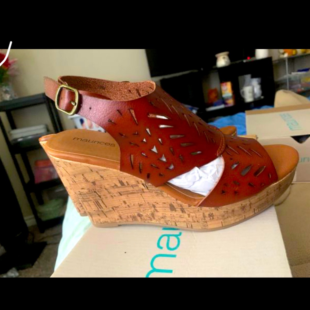 Woman’s Harper laser cut wedge size 9